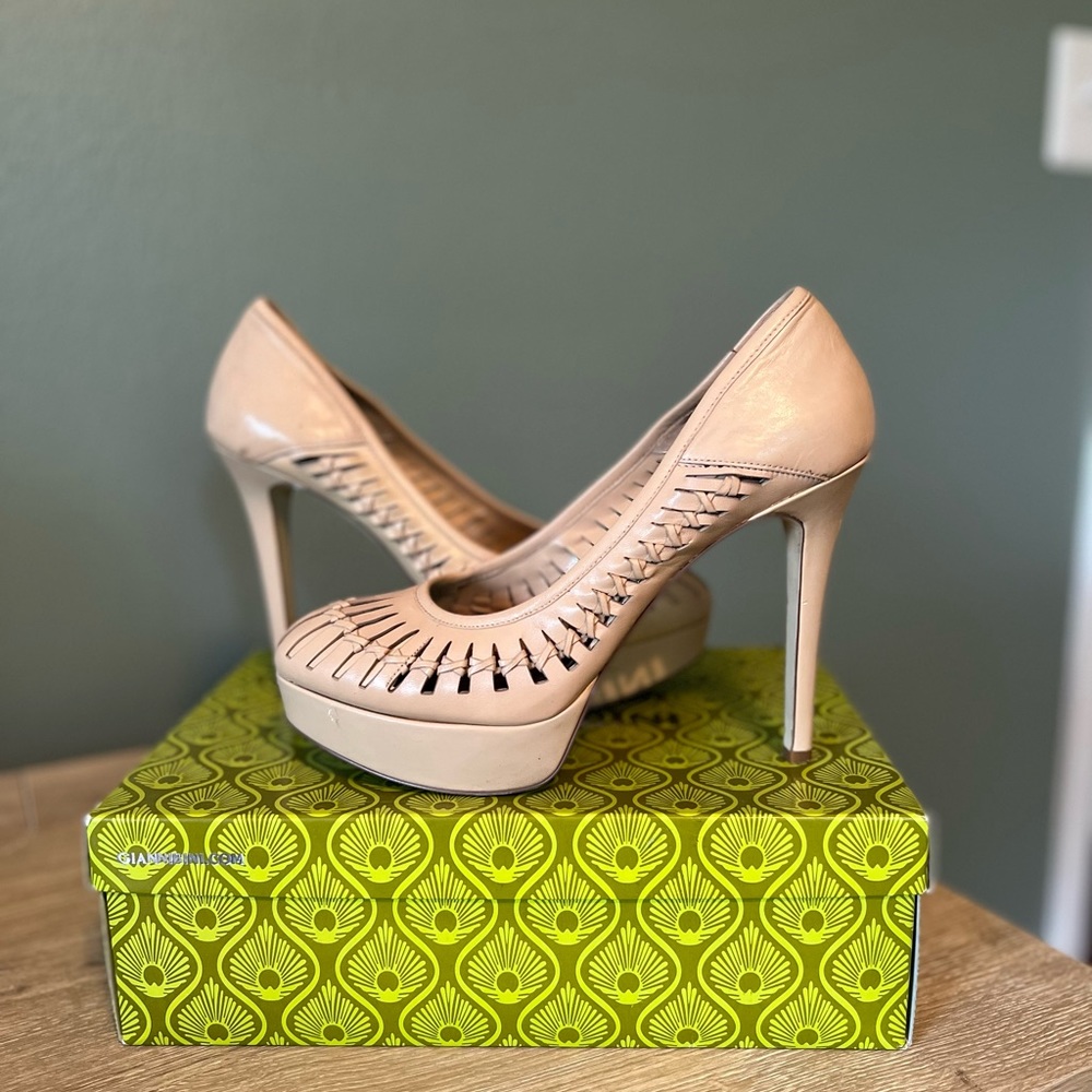 Gianni Bini Nude Heels